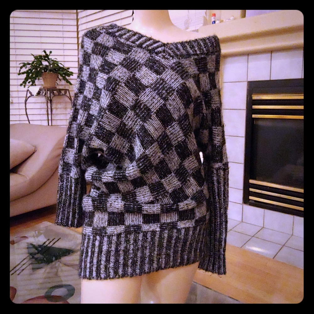 Sweater with super cute design from Korea